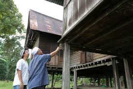 Rumah tradisional melayu mempunyai hiasan. Rumah Tradisional Melayu Perak Berhijrah Ke Upm Universiti Putra Malaysia