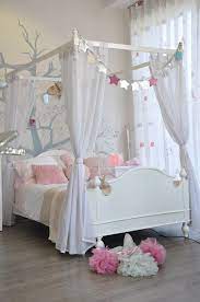 lit baldaquin princesse blanc atelier magique chambre fille deco fillette enfant coeur coloriage