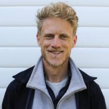 Why a dozen freelancer contacts in your phonebook made you king or queen in  2006, but not in 2020.