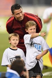 This song was featured on the following album: Cristiano Ronaldo ãŠã—ã‚ƒã‚Œã¾ã¨ã‚ã®äººæ°—ã‚¢ã‚¤ãƒ‡ã‚¢ Pinterest Clarisa Enes ãƒ­ãƒŠã‚¦ãƒ‰ ã‚µãƒƒã‚«ãƒ¼ å­ä¾› ã‚µãƒƒã‚«ãƒ¼