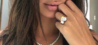 If i had to guess, i'd say that pear shape is at least three carats and the princess cut is two carats or more. Emily Ratajkowski S Engagement Ring Will Be 2020 S Most Popular Style Glamour Uk