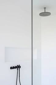 moderne douche zwarte kranen en douchekop project s door francisca hautekeete badkamerideeen house minimalistische architectuur