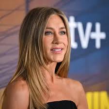 Droni ucraini su Mosca, chiuso lo spazio aereo: ​il volo (anomalo) a bassa  quota di un cargo sulla capitale