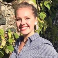 Naomi Lear's Instagram, Twitter & Facebook