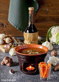La Bagna Cauda E Una Tradizionale Salsa Piemontese In Particolare Delle Langhe E Del Basso Piemonte A Base Di Aglio Ed Nel 2021 Salse E Condimenti Pinzimoni Acciughe