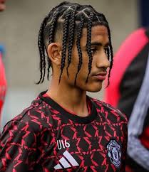 Manchester United signs 14-year-old wonderkid