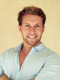 Ian Dillon's Instagram, Twitter & Facebook