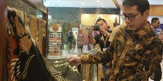 Sistem ekonomi indonesia memiliki acuan yang jelas untuk meningkatkan ekonomi kreatif yakni uud 1945 pasal 33 ayat 1, 2 dan 3. Ekonomi Kreatif Dan Industri Kreatif Halaman All Kompas Com