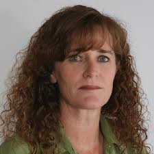 Faye Mackenzie and her friends' anorexic daughter, Clare are thrown  together when a flood separates them from their hiking group in the remote,  mountainous Tsitsikamma region of South Africa. With Clare critically