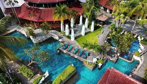 Hotel terakhir dengan fasilitas kolam renang terbaik di jakarta adalah le grandeur mangga dua. Hotel Di Surabaya Dengan Kolam Renang Super Luas Dijamin Bebas Panas