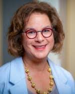 Julie Kays's Instagram, Twitter & Facebook