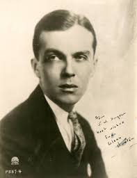 Glenn Hunter's Instagram, Twitter & Facebook