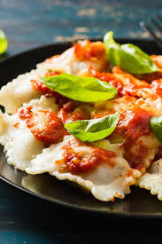 Selbst Gemachte Ravioli Mit Hack Fullung Rezept In 2020 Ravioli Fullung Rezept Ravioli Rezept Ravioli