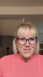 What is top dressing? 🍃 Top dressing is the process of spreading a thin  layer of organic material over the soil surface around plants to boost soil  quality, supply nutrients, and promote