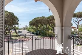 L'immobile si presenta in buone condizioni e al suo interno si compone di ampio ingresso, cucina, soggiorno, quattro camere e due bagni. A18005 Cs Apartment For Rent Forte Dei Marmi Amf Real Estate