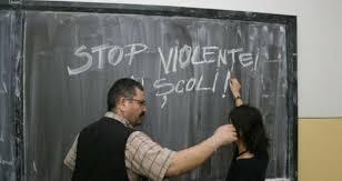 Compartimentul de analiza si prevenire a criminalitatii olt a organizat o intalnire intre politisti si sportivii clubului de karate traditional aluminiu alro slatina, cu scopul prevenirii violentei si fenomenului bullying in scoala. Ziua InternaÈionalÄ A NonviolenÈei In ÈcoalÄ Circa 3 586 De Cazuri Suspecte De ViolenÈÄ Asupra Copiilor In Primul Semestru Al Anului Ziarul De GardÄ