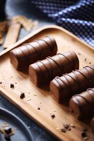 Mini Buches Chocolat Et Pralinoise Chefnini Recette Pralinoise Alimentation Patisserie Sans Oeufs