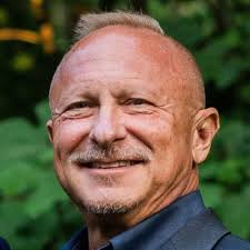 I was so pleased to initiate SFU's first time at Vancouver Pride. Over 75  SFU staff, faculty, students, alumni and retirees joined us! Thank you to  Joy Johnson for leading the group