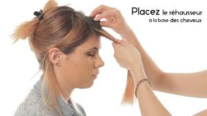 On vaporise de la laque sur ses doigts puis on pince quelques petits cheveux dans la coque. Tuto Coiffure Comment Faire Une Coque Youtube