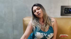 Fernandinha Fernandez chama fã para comer ela no mot...