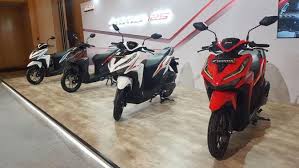 Solusinya untuk masdab yang belum puas upgrade dengan ukuran ban terbatas untuk ukuran velg ini, kamu bisa mengganti velg aftermarket supaya bisa dijejeli dengan ban yang lebih besar. Persamaan Dan Perbedaan All New Honda Vario 125 Dengan Vario 150 Otomotif Liputan6 Com