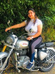 Experience Shweta Pandita's ultimate body display