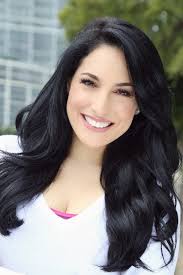 Diverso Magazine: Alejandra Oraa se llena de acción en Costa Rica por CNN  En Español