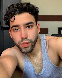 Alexis Alfonso's Instagram, Twitter & Facebook