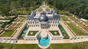 Inspire Du Chateau De Vaux Le Vicomte Le Chateau Louis Xiv Est Une Impressionnante Demeure Situee A Quelques Maison De Maitre Maison De Luxe Maison De Maitre