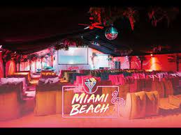Fontainebleau miami beach offers beautiful miami beach hotel rooms with incredible views of the atlantic ocean, biscayne bay, or downtown miami. Miami Beach Backyard Cinema