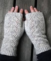 These long and lace like gloves are beautiful and fit with any ensemble. Fingerlose Handschuhe Und Handschuhe Strickmuster Handschuhe Stricken Armstulpen Stricken Fingerlose Handschuhe Gestrickt