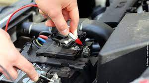 Bitte beachten sie zudem die hinweise des batterieherstellers im booklet für den sicheren umgang mit batterien. Autobatterie Wechseln Wann Ist Es Notig Und Wie Funktioniert Es