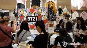 Toko sumber bahagia alat kesehatan surabaya. T Shirt Uniqlo X Bt21 Hanya Tersedia 1500 Pcs Di Uniqlo Pakuwon Mall Surabaya Jangan Kehabisan Tribun Jatim