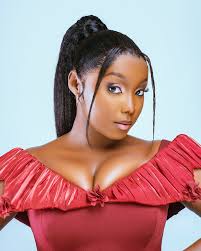 Getting dressed is a love letter to me from me . 💌 📸 @muma_pix