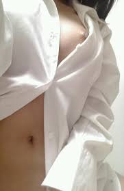 全裸シャツエロ画像】下手コスプレより100倍エロい！全裸に白シャツ1枚の女の子ｗｗｗｗｗ | エロ画像CLUB