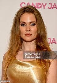 Danielle Titus's Instagram, Twitter & Facebook