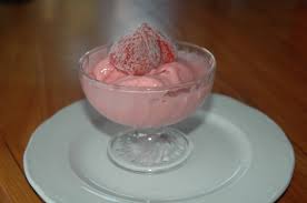 Sara está sirviendo una ración de alegría navideña en esta temporada festivar. Helado De Fresa Con Yogur Griego Postres Y Dulces Blog De Sara Isabel Riesco Dominguez De Thermomix Valencia