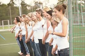 Deutschland ist das land der nackten: Fussballerinnen Kalender Zwolf Kickerinnen Setzen Sich Durch Frauenfussball Wm Stuttgarter Zeitung