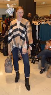Burberry calls on its iconic house check to design this covetable poncho. Ø´Ù‡Ø§Ø¯Ø§ØªÙ‡ ÙƒØ´Ø§Ù Ø¶ÙˆØ¦ÙŠ Ù‡Ø²ÙŠÙ„Ø© Burberry Collette Cape Natural Soap Directory Org