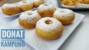 Setelah beli bahan buat bikin kue, jadi hari ini kita bikin kue putri salju untuk yang pertama kalinya. Cara Membuat Donat Kampung Sederhana Yang Empuk Dan Enak Bingits Youtube