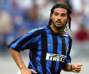 Dopo la famosa lite del basket ecco che si aggiunge un nuovo capitolo al. Foto Adani Immagini Lele Adani Calciatore Commentatore Tv