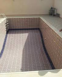 طريقة عزل حمامات السباحة تتم من قبل شركات العزل على النحو التالي تنظيف المسبح بطريقة صحيحة مع التأكد من عدم وجود أي شوائب أو أتربة Flooring Design Tile Floor