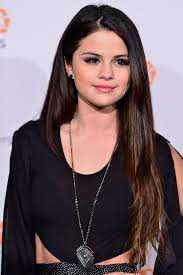 Selena gomez hairstyles, haircuts and colors. Selena Gomez S Hair Evolution See It Through The Years Glamour