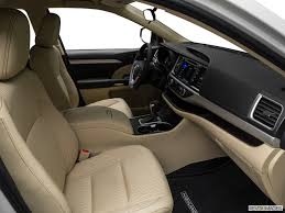 The toyota highlander gets a stronger, more responsive powertrain for 2017, but the main strengths are the ride quality, the cabin refinement, and the space for eight. 2017 Toyota Highlander Values Cars For Sale Kelley Blue Book