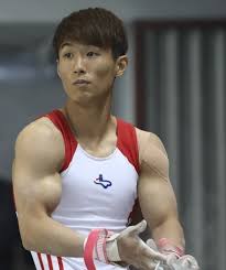 다음 주자는 공중에서 세 바퀴를 비틀어 도는 기술로 유명한 양학선 선수로 물구나무선 후 팔굽혀펴기를 추가해 팔 근육을 단련할 수 있는 법을 공개한다는데. ì–'í•™ì„  ë˜ í–„ìŠ¤íŠ¸ë§ ë¶€ìƒ ì„¸ê³„ì„ ìˆ˜ê¶Œ ê¸°ê¶Œ