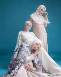 Sebagaimana bagian luar baju lebih bagus dari pada bagian dalamnya. 10 Ide Foto Kehamilan Buat Perempuan Berhijab Santun Penuh Makna
