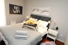 Buat ruangan terasa lebih luas dan membuat anda semakin rileks saat istirahat. 5 Pilihan Warna Cat Kamar Tidur Yang Baik Untuk Kesehatan Penghuninya Arafuru