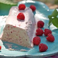 Himbeerparfait Mit Holunderblutenaroma Rezept Himbeerparfait Parfait Desserts Dessert Ideen