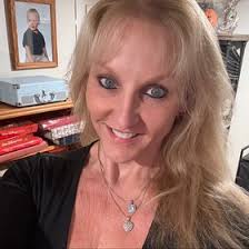 Lisa Vecchio (ajrich828)