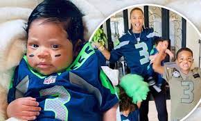 Also, what would be the figure of russell wilson net worth? Ciara And Kids Kitted Out In Team Gear As They Root For Russell Wilson S Seahawks Against Falcons Daily Mail Online